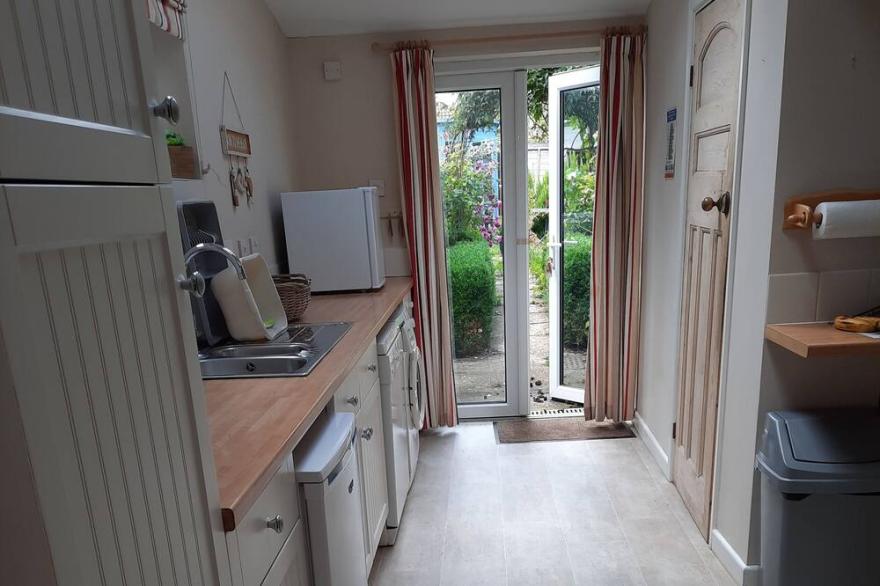 Amber Cottage 3 Bed  Cottage Sleeps 6,  open fire , In Snettisham, North Norfolk