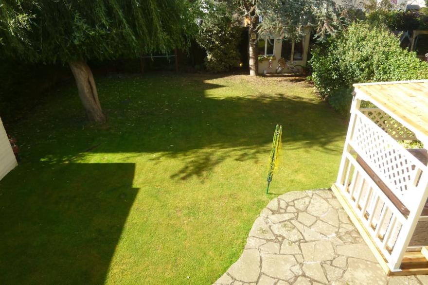 Luxury Suite for 2 with exclusive Hot Tub, robes own garden & bikes-North Wales