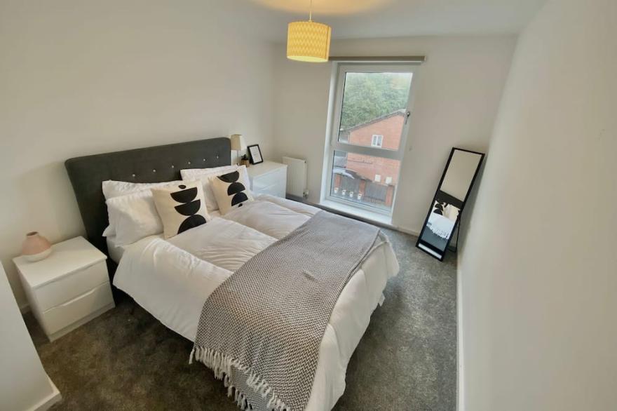 Knightsbridge Court Apartments - Central - New