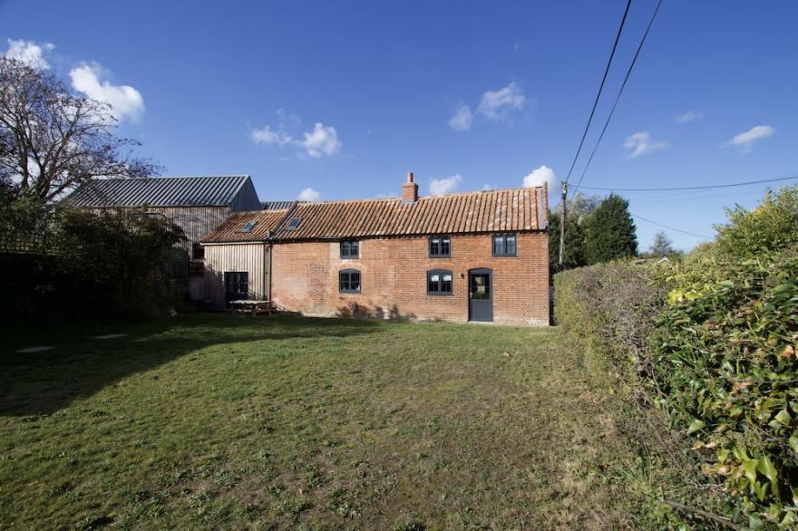 A Wonderful 3 bedroom Cottage (sleeps 6) in Eastbridge next to RSPB Minsmere