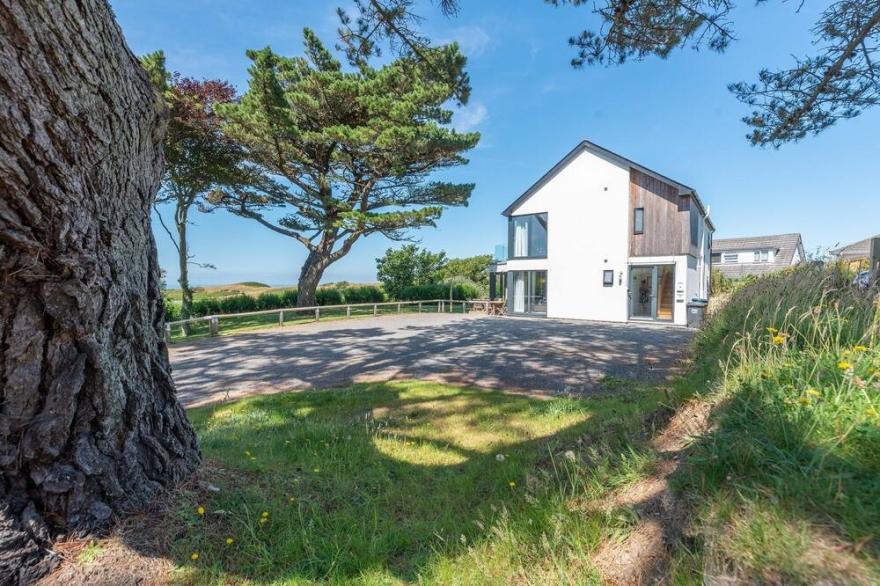 High Tide - Six Bedroom House, Sleeps 12