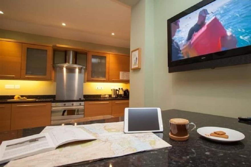 RiggsideKeswick, Modern, Spacious, Gardens, Parking & Panoramic Mountain Views.