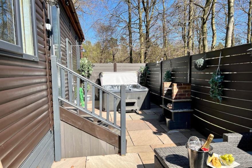 Hot tub Countryside Lodge with golf course