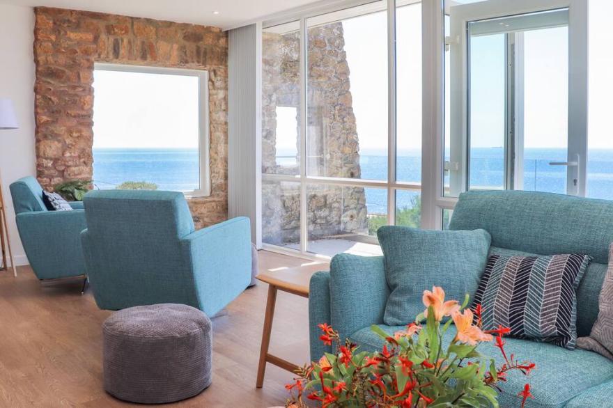 BOSCREGAN, family friendly, country holiday cottage in Porthleven