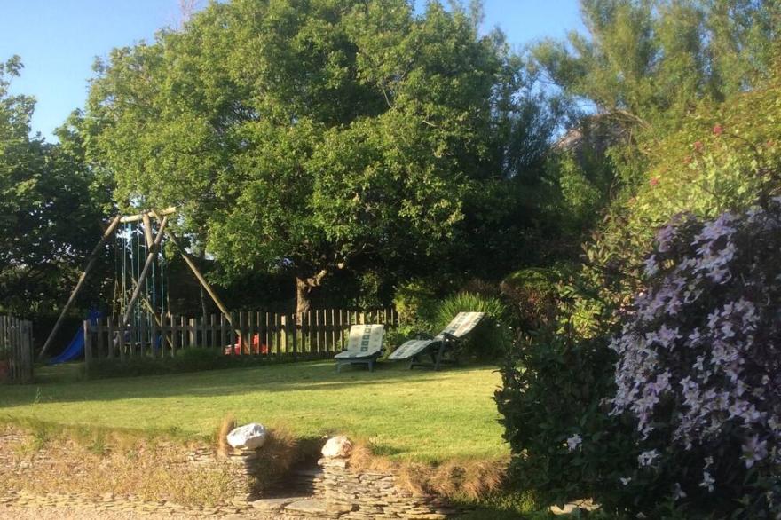 3 bedroom character cottage, wood burner, large garden, play area, sea views