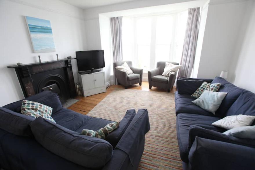 Perfectly Located for a Wonderful Sea View
