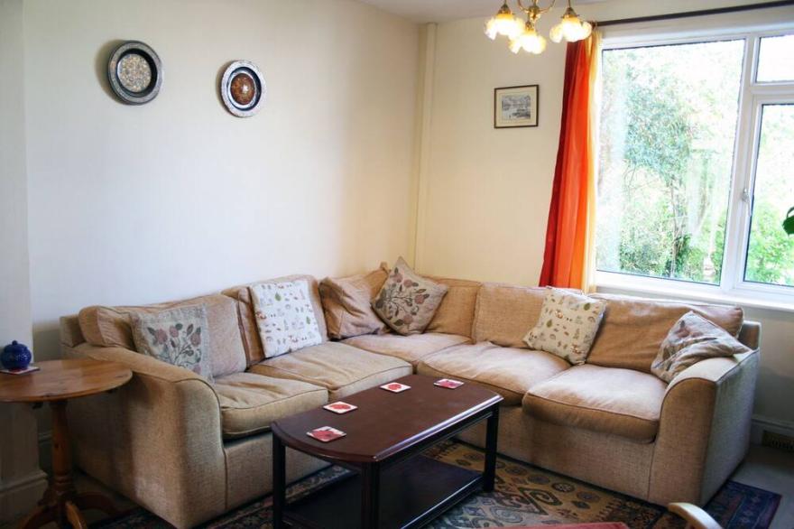 Rowan Cottage, Ideal Holiday Accommodation in Glastonbury, Somerset