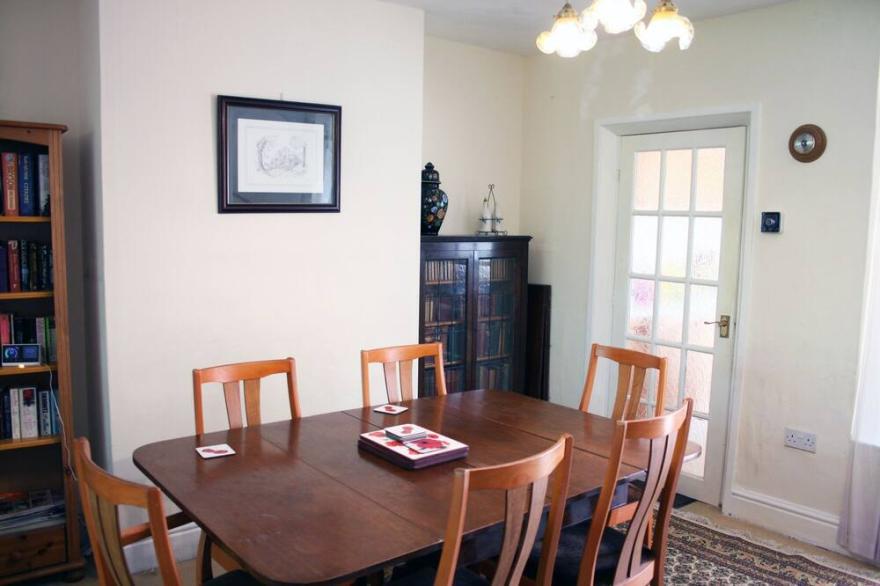 Rowan Cottage, Ideal Holiday Accommodation in Glastonbury, Somerset