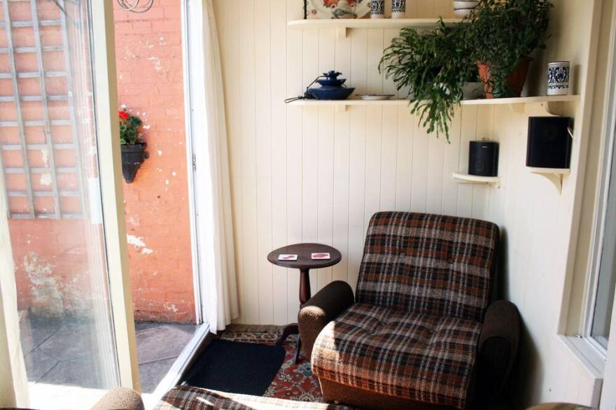 Rowan Cottage, Ideal Holiday Accommodation in Glastonbury, Somerset