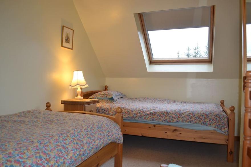 Peaceful, cosy cottage in idyllic Highland Perthshire in beautiful scenery