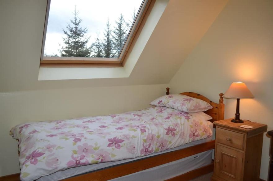 Peaceful, cosy cottage in idyllic Highland Perthshire in beautiful scenery