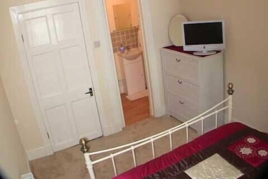 Luxury 2-bed conversion in Bothwell village, near Glasgow