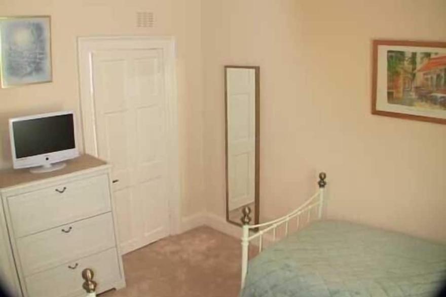 Luxury 2-bed conversion in Bothwell village, near Glasgow