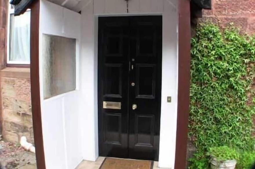 Luxury 2-bed conversion in Bothwell village, near Glasgow