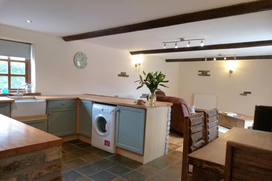 The Stables, Stunning Barn Conversion, Sleeps 4, Grounds overlook Hornsea Mere