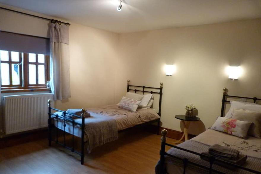The Stables, Stunning Barn Conversion, Sleeps 4, Grounds overlook Hornsea Mere