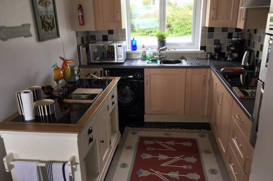Carbis bay Sea view Apartment With Shared Gardens And Private Parking.