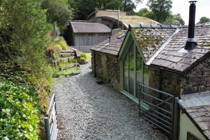 Quaint Lakeland Detached 2 bed cottage With Garden Views of Lake Windermere