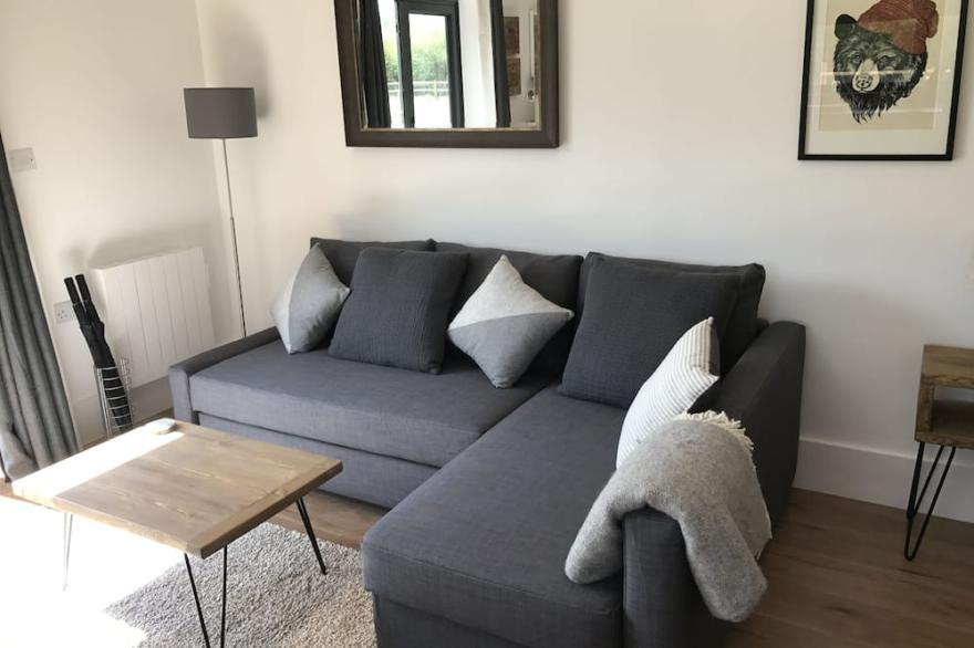 Luxury Cabin near Legoland, Windsor, Ascot and Lapland with enclosed garden