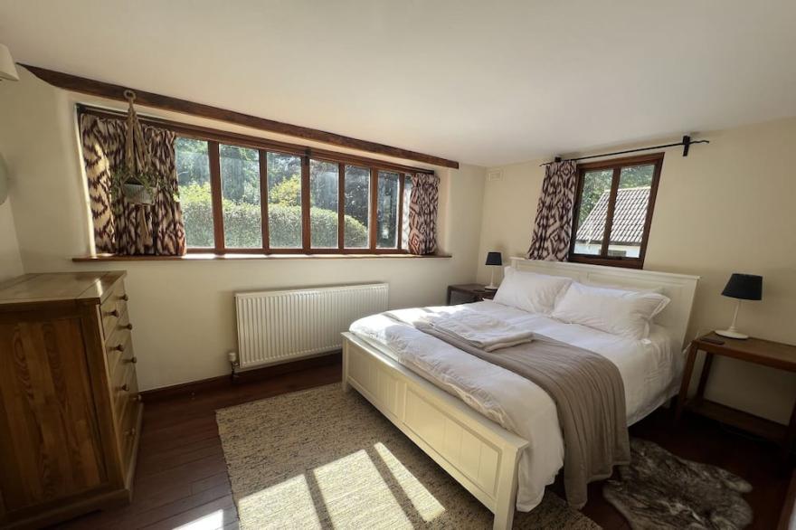 Lovely Devon barn, near Exeter, set in 15 acres of countryside