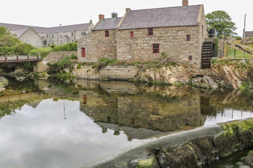 1 THE MOORINGS, pet friendly in Annalong, County Down