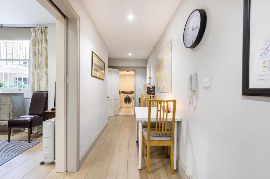 Next To Kensington Gardens Fabulous Studio With Own Entrance In Private House