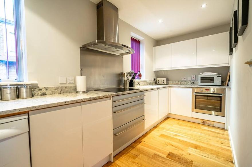 Unbeatable location: superb and quiet apartment by York Minster. Free parking!