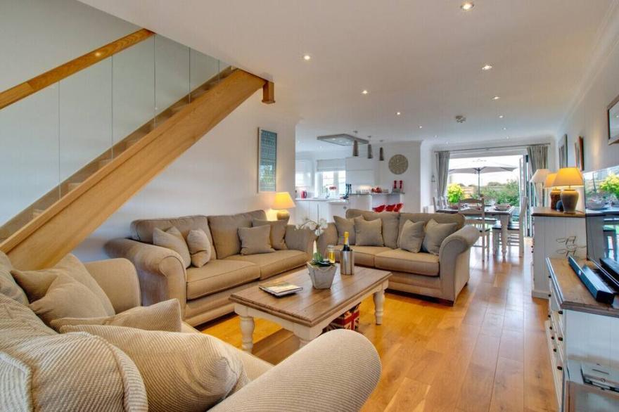 Portland - Four Bedroom House, Sleeps 8