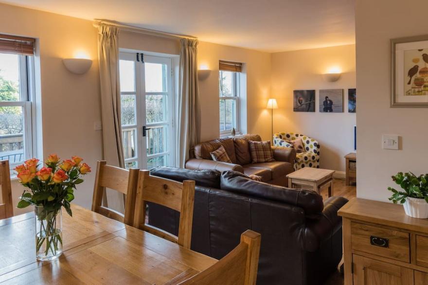 Cosy family cottage on Cotswold nature reserve
