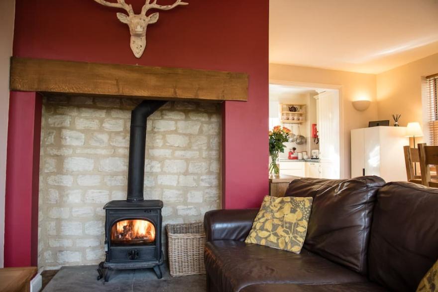 Cosy family cottage on Cotswold nature reserve