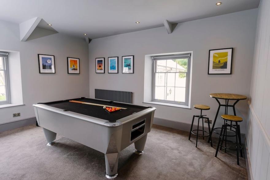 Magnificant 9 Bedroom Georgian House, indoor pool, cinema room, Sleeps 18-22