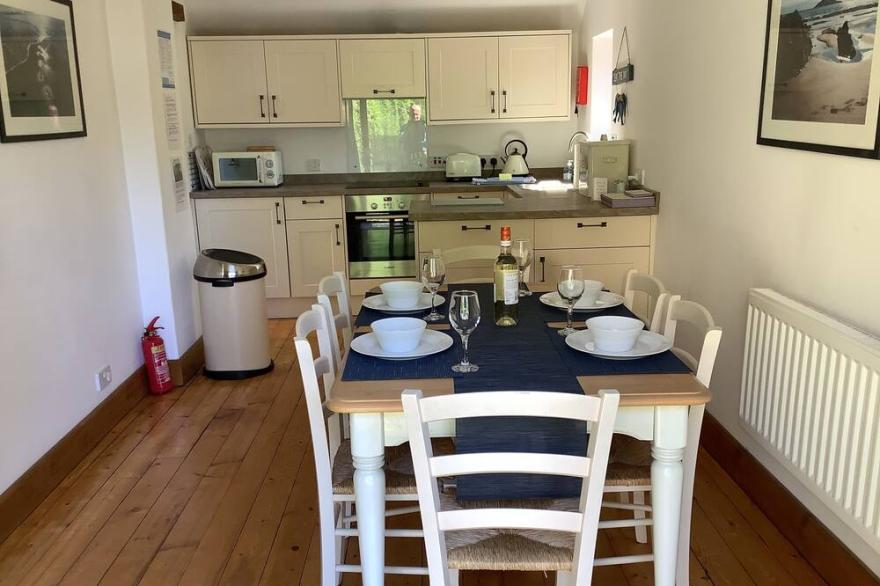 Converted barn, area of outstanding natural beauty, 1 mile from surfing beach