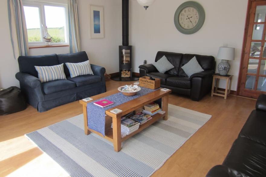 Beautiful, well equipped, coastal cottage with parking in excellent location