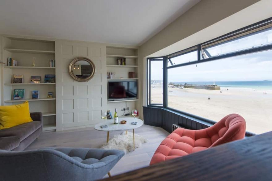 Luxury 2 bedroom apartment with breathtaking uninterrupted sea views