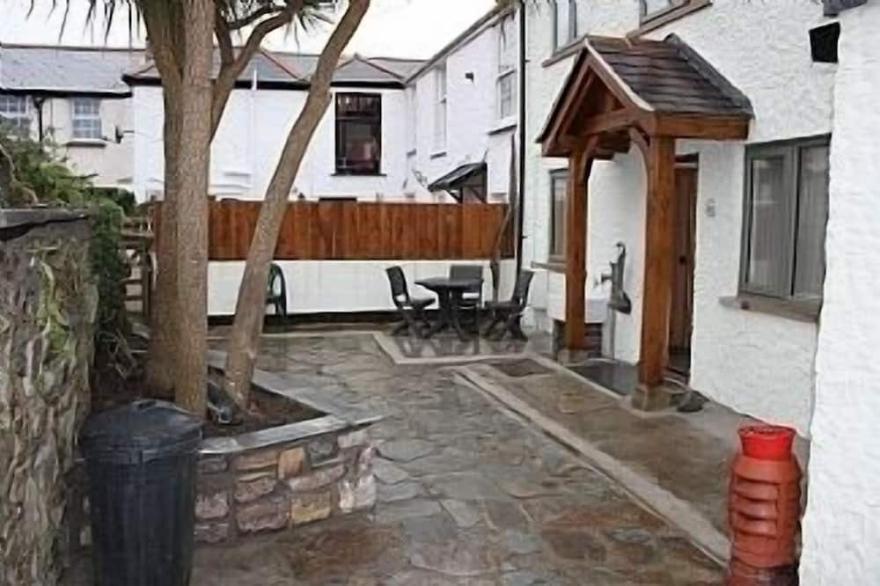 Refurbished Cottage With Large Balcony Overlooking River Neet