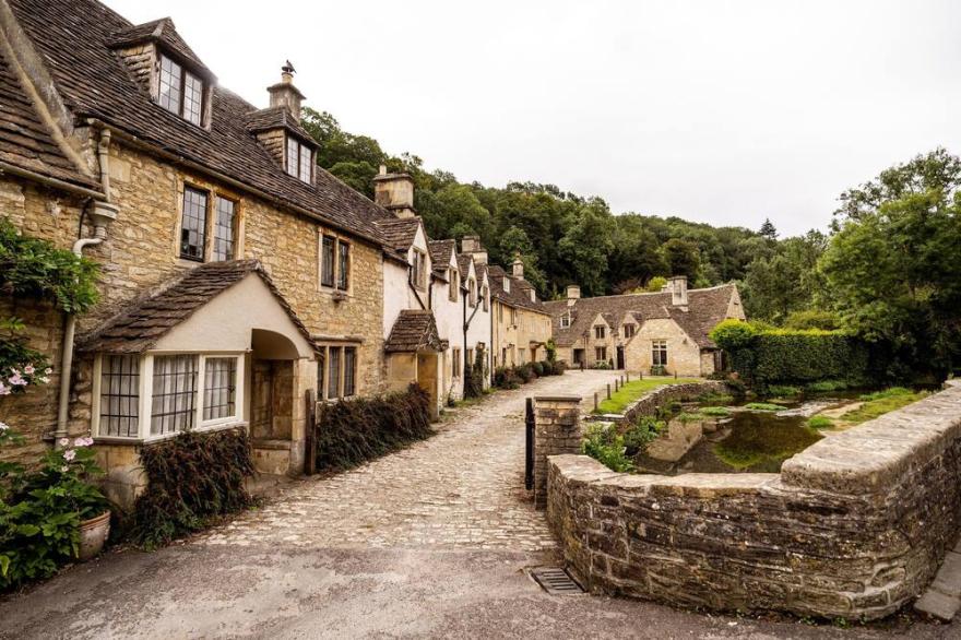 A picturesque 15th century three storey stone cottage fully equipped & furnished