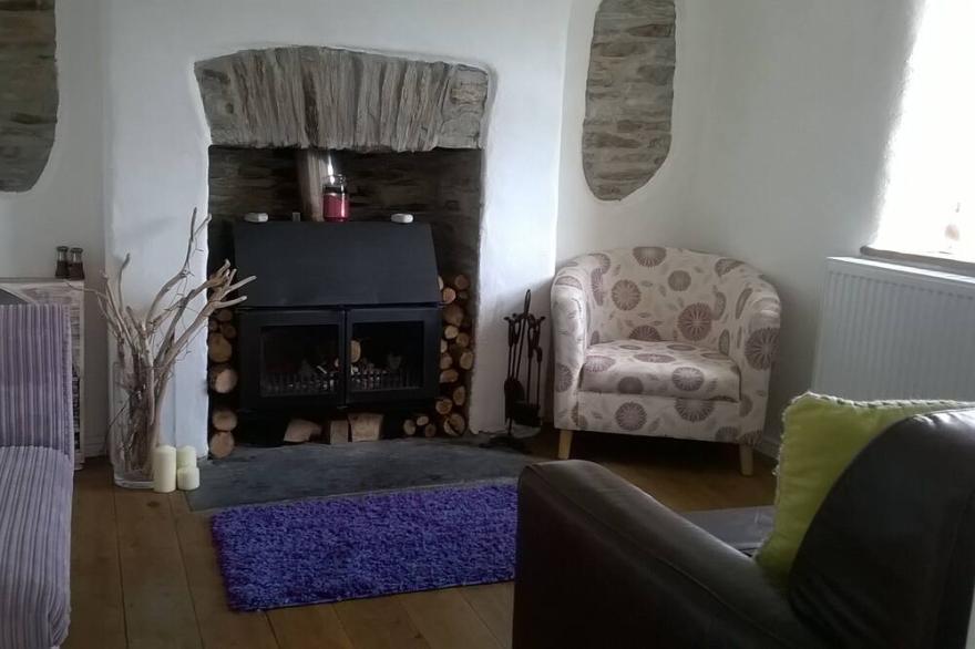 Lovely end of row character cottage with stunning views over the River Teifi