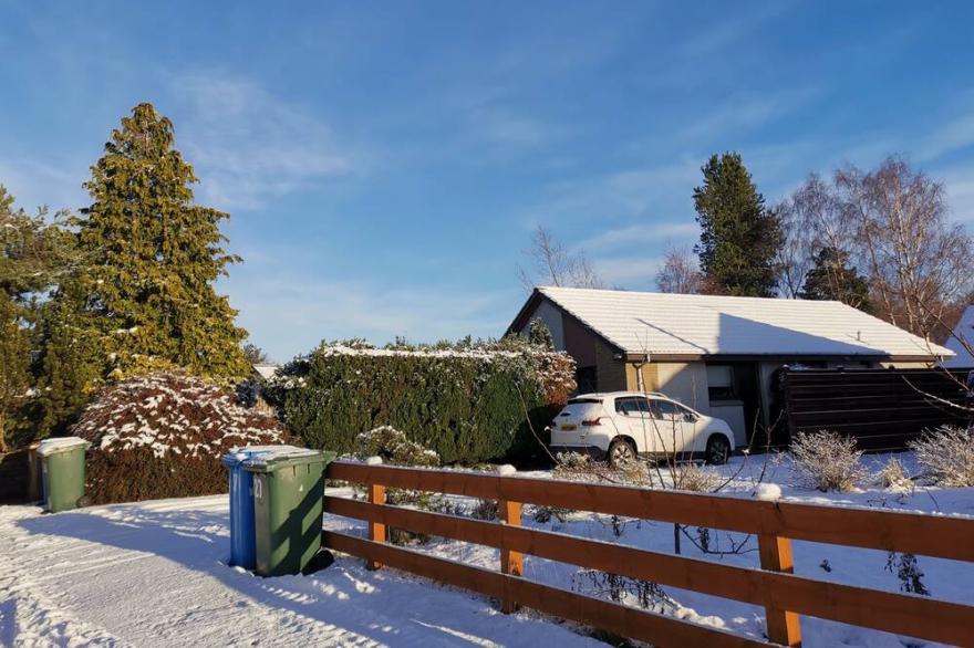 Silver Trees - holiday home with hot tub in lovely garden - child/pet friendly
