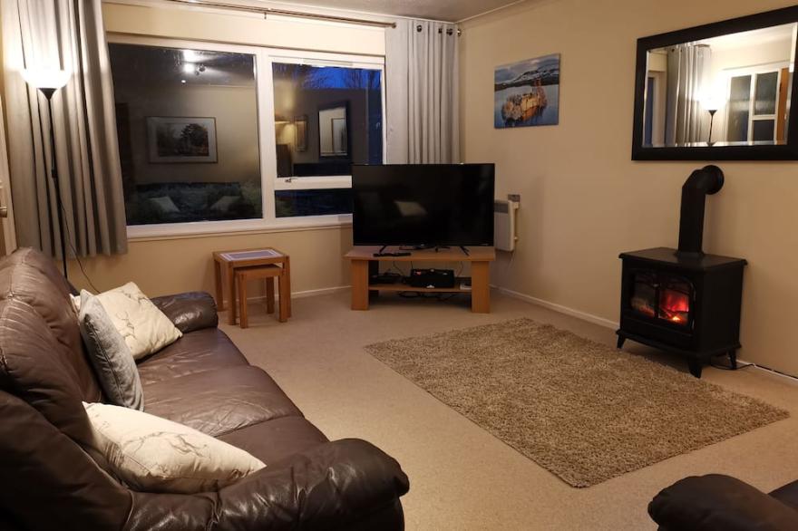 Silver Trees - holiday home with hot tub in lovely garden - child/pet friendly