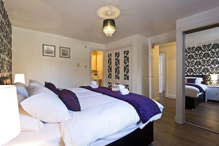 MODERN, SPECIOUS, CENTRAL LOCATION, 3  BEDROOMS , 2 BATHROOMS , FREE CAR PAR