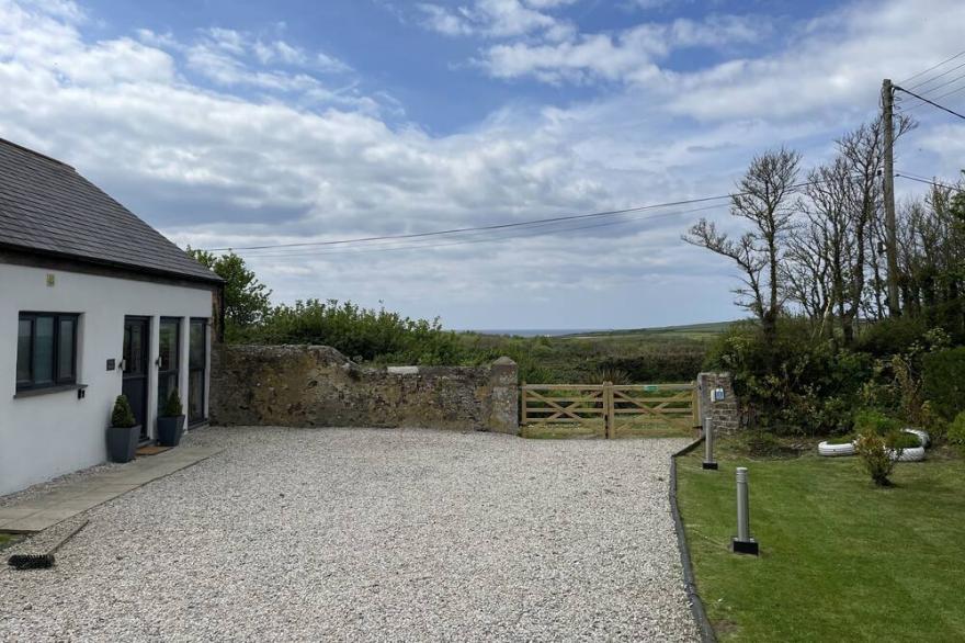 Ivy Barn Sleeps 4 with hot tub (2 Bedrooms)