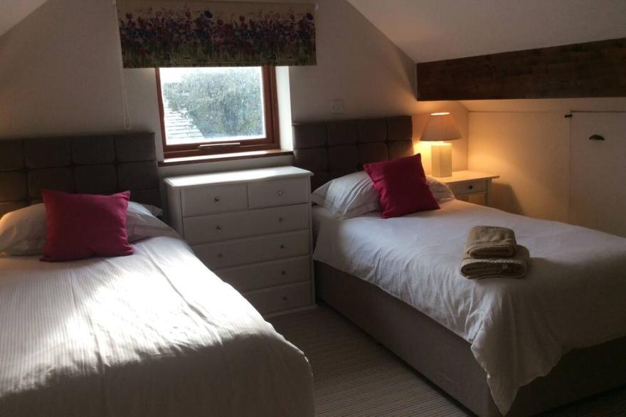 Ivy Barn Sleeps 4 with hot tub (2 Bedrooms)