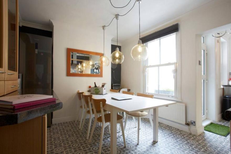 Beautiful 4 bed Townhouse - Central Harrogate/ HIC!