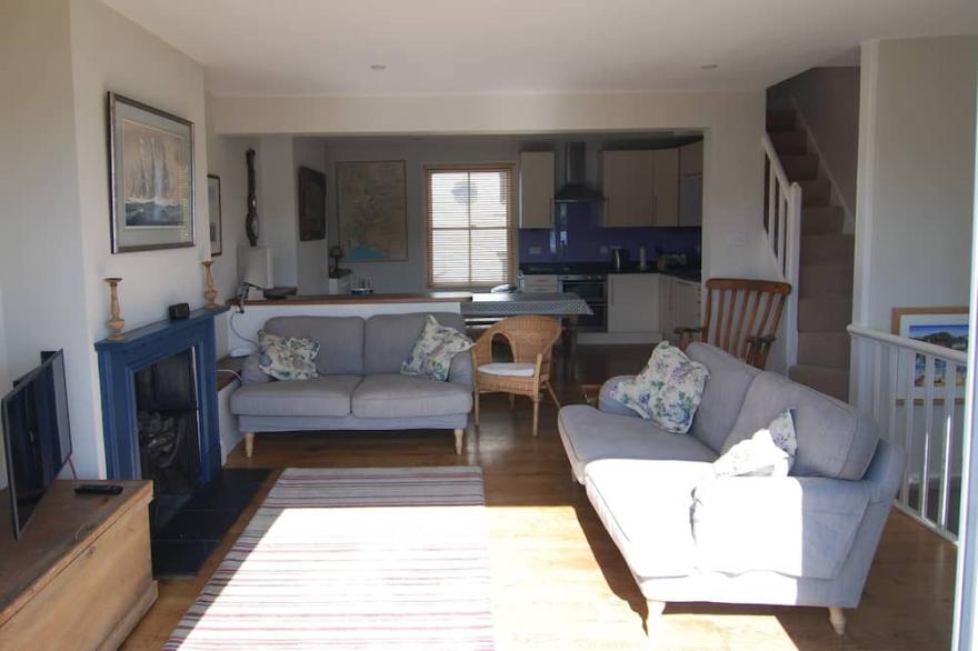 Holiday cottage with stunning estuary views in heart of Salcombe, South Devon