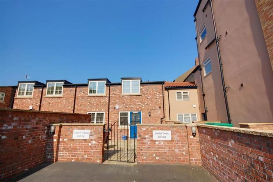 Luxury cottage, sleeps up to four, located in Scarborough's beautiful old town