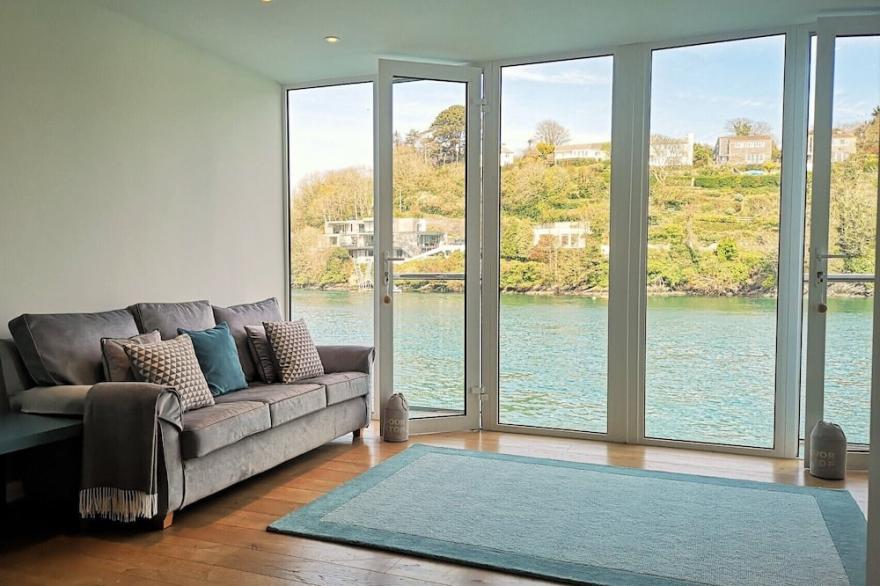 Modern Riverside Terrace House,