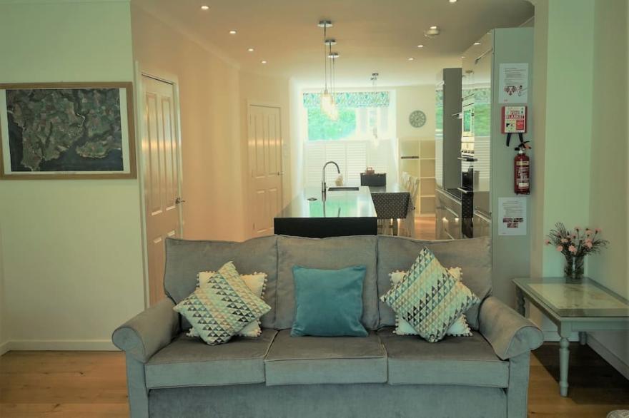 Modern Riverside Terrace House,