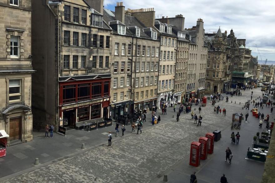 Central Edinburgh apartment, just minutes away from the city's key attractions