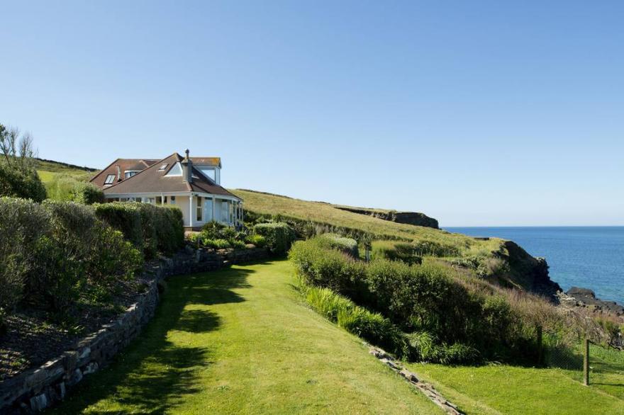 Beautiful Coastal Cornish House with outstanding sea views overlooking beach