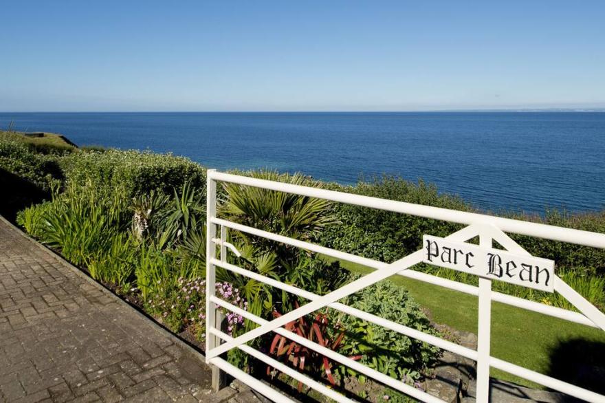 Beautiful Coastal Cornish House with outstanding sea views overlooking beach